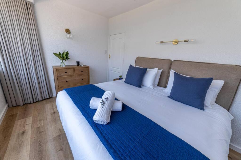 Greenpoint Emerald Apartment